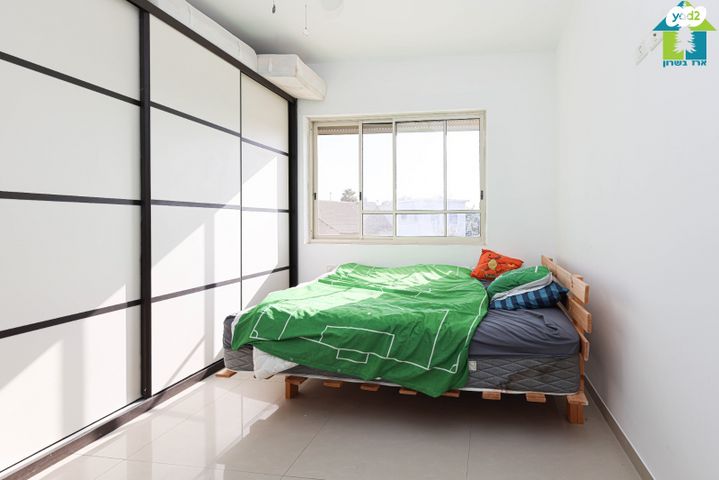 דו משפחתי, יד חנה