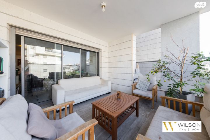 שושנה דמארי 