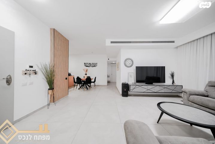 דירת גן, אריאל שרון, נווה שרון / שער העיר, נתיבות