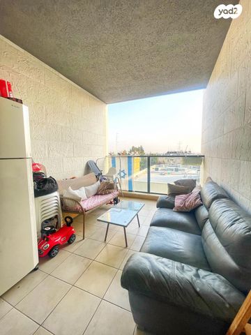 דירה, הפרדס, אושיות, רחובות