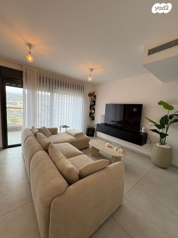 דירה, גלי כרמל, טירת כרמל