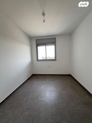 דירה, אורי אלמוג, קרית רבין, חולון