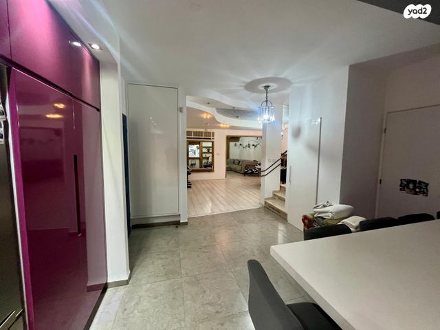 דו משפחתי, כלניות, אחוזת ברק