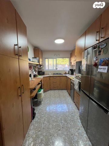 דירת גן, זאב יעבץ, מפדה אזרחי, חולון