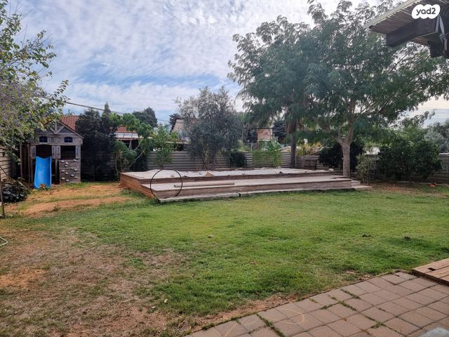 דו משפחתי, חרוצים