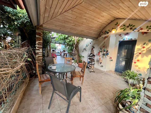 דו משפחתי, כלניות, אחוזת ברק