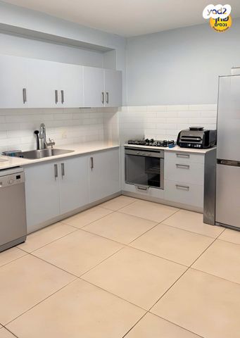 דירה, רבקה גובר, הדר המושבות החדשה / אם המושבות החדשה, פתח תקווה