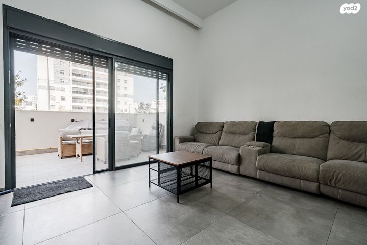 דירת גן, יצחק שמיר, נווה שרון / שער העיר, נתיבות