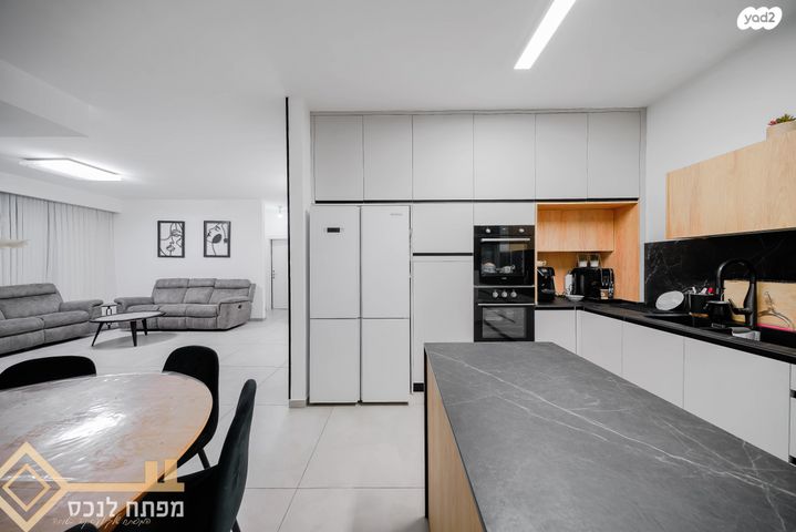 דירת גן, אריאל שרון, נווה שרון / שער העיר, נתיבות