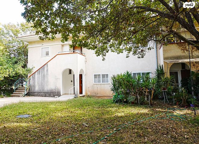 דירת גן, גבת