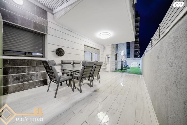 דירת גן, אריאל שרון, נווה שרון / שער העיר, נתיבות