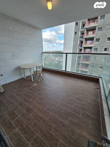 דירה, הכרמל, נאות שז"ר, יבנה