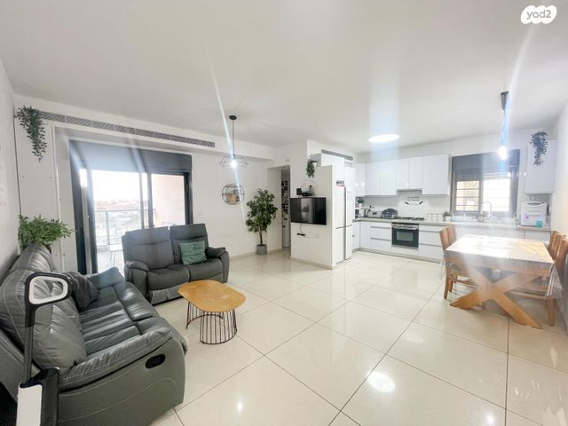 דירה, הפרדס, אושיות, רחובות