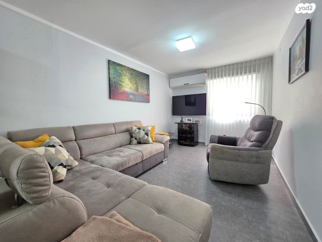 דו משפחתי, רחבת קטורה, שער הדרום, קרית גת