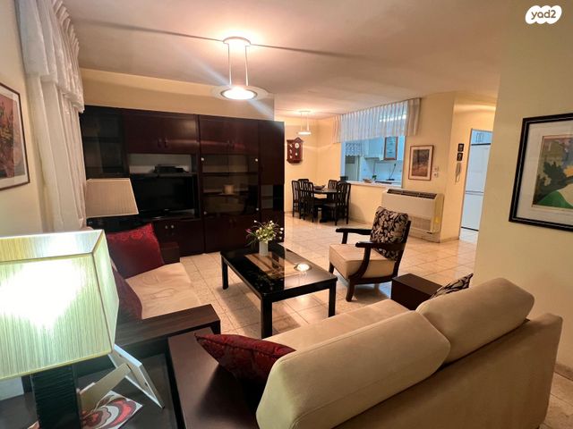 דירה, הרצוג 2, רסקו א', חולון