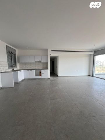 דירה, אורי אלמוג, קרית רבין, חולון