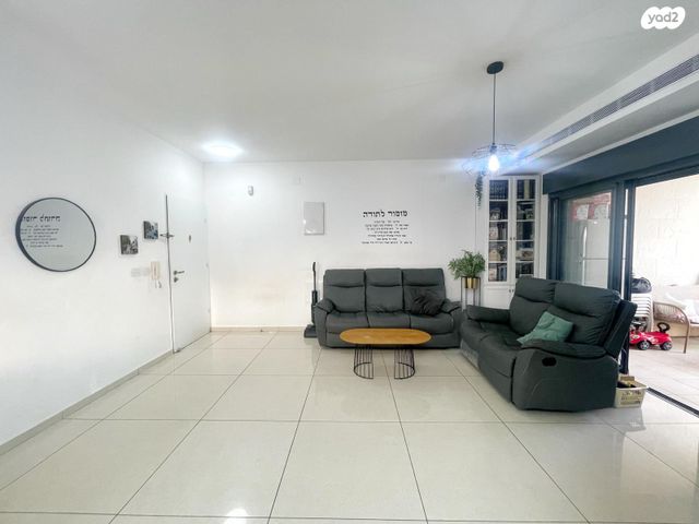 דירה, הפרדס, אושיות, רחובות