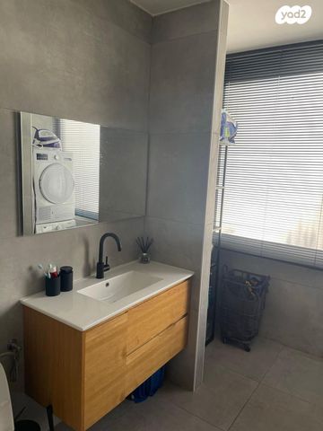 דירה, אברהם גולדברג, א' / צפון מזרח העיר, רחובות