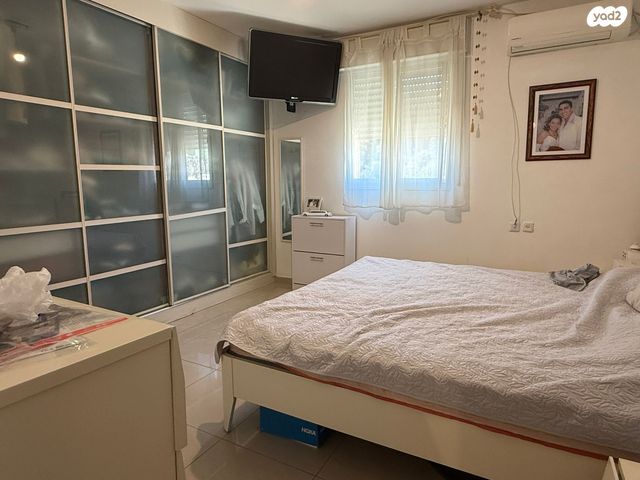 דירת גן, צמח השדה, מעלה אדומים