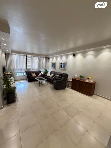 דירה, מאירוב, מחנה יהודה, פתח תקווה