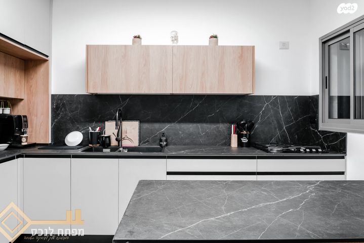 דירת גן, אריאל שרון, נווה שרון / שער העיר, נתיבות