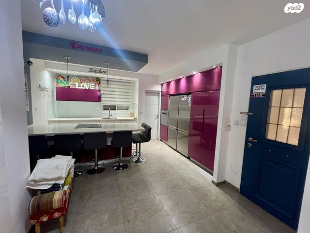 דו משפחתי, כלניות, אחוזת ברק