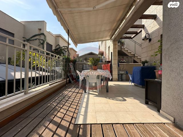 דו משפחתי, סמטת הגומא, שאר העיר, רמת ישי