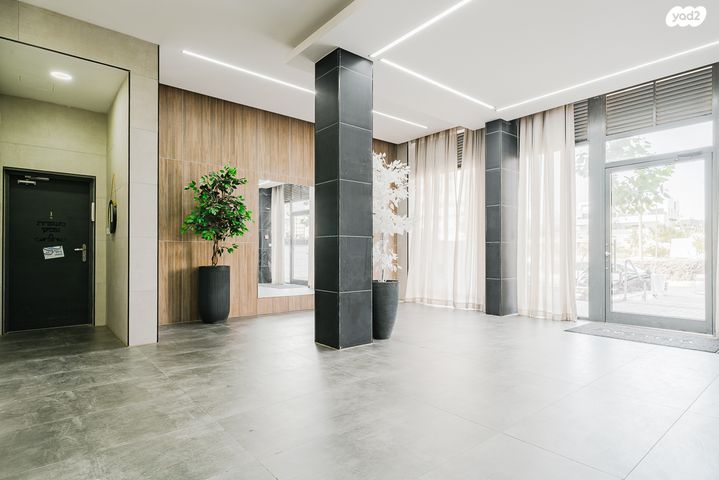 דירת גן, יצחק שמיר, נווה שרון / שער העיר, נתיבות