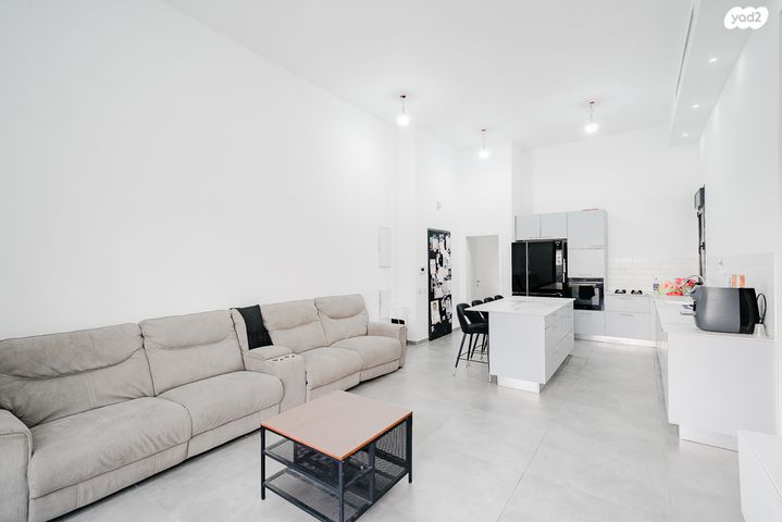 דירת גן, יצחק שמיר, נווה שרון / שער העיר, נתיבות