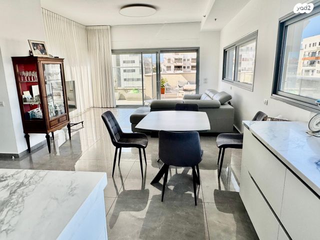 גג/ פנטהאוז, רעננה