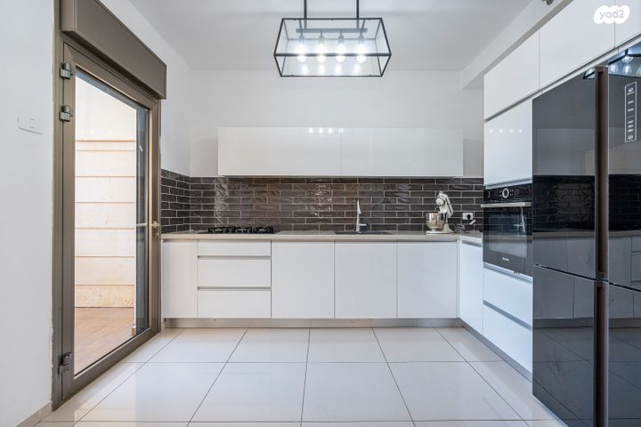 דירה, הר סיני, היובל, אור עקיבא