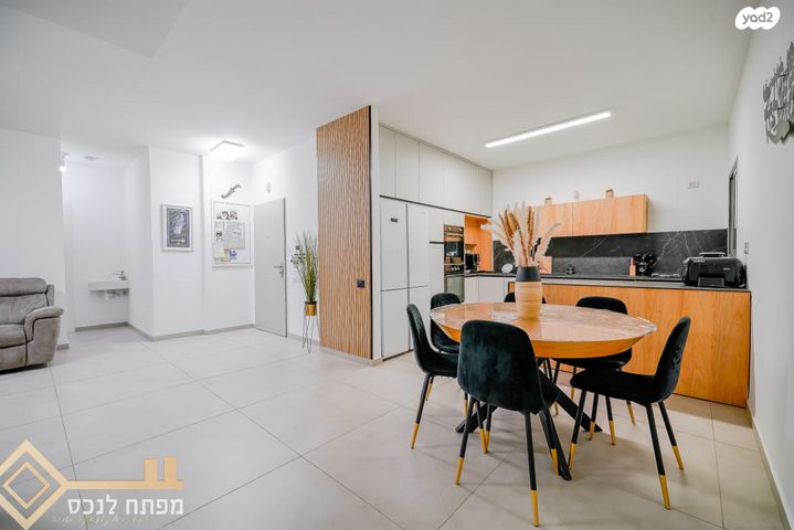 דירת גן, אריאל שרון, נווה שרון / שער העיר, נתיבות