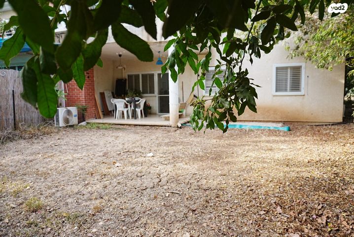 דירת גן, גבת