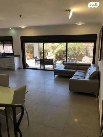 דו משפחתי, בית אריה / עופרים