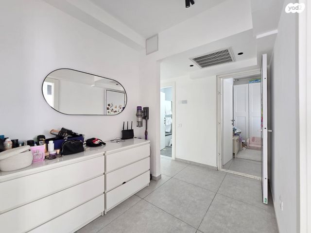 דירה, ז'בוטינסקי, יצחק שדה, אזור