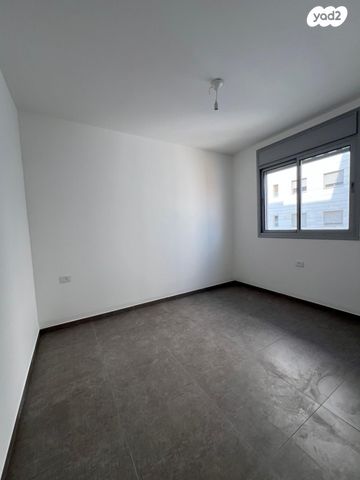 דירה, אורי אלמוג, קרית רבין, חולון