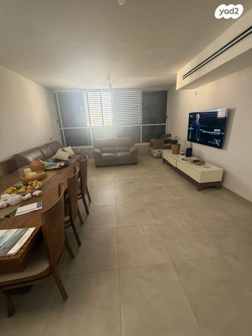 מקס נורדאו 16