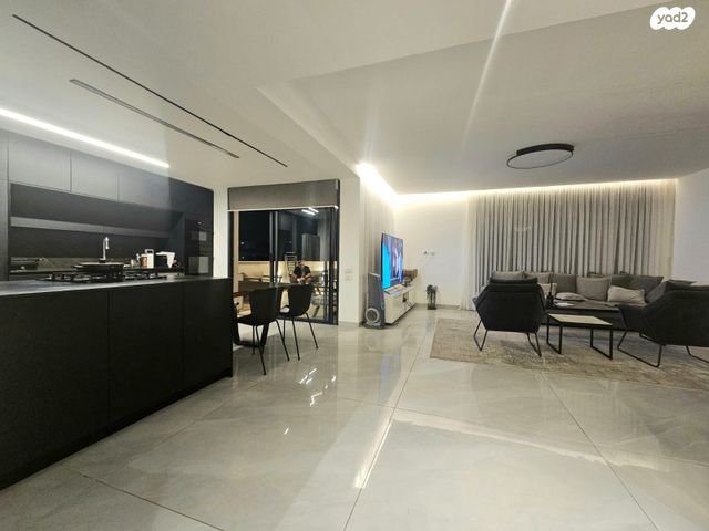 גג/ פנטהאוז, אהרון בן יוסף 9, שפרינצק, רמלה