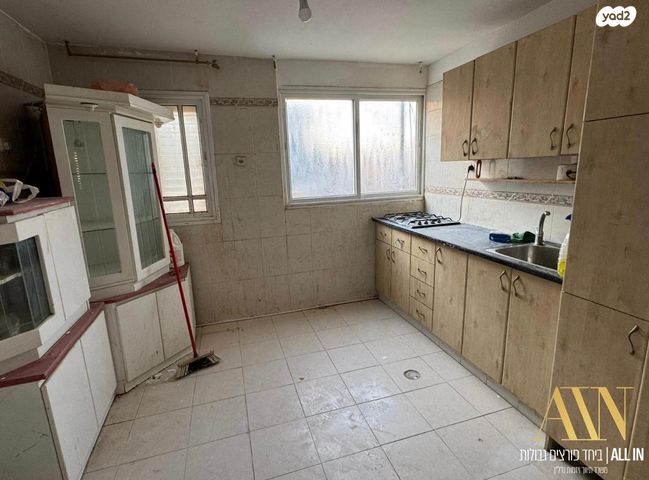 גיורא יוספטל