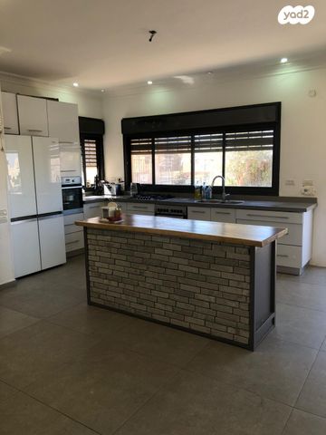 דו משפחתי, בית אריה / עופרים