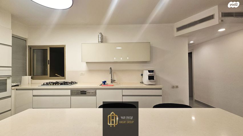 דירה, אפרים קישון 14, חתני פרס ישראל, באר יעקב