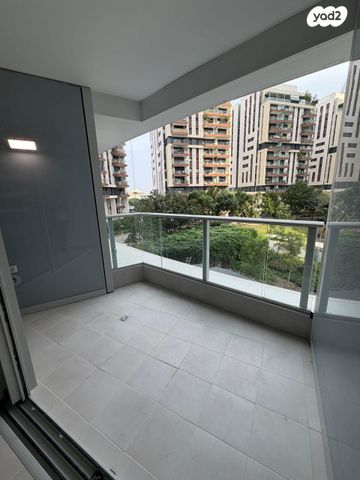 דירה, גרציאני יצחק, גני שרונה, קרית הממשלה, תל אביב יפו