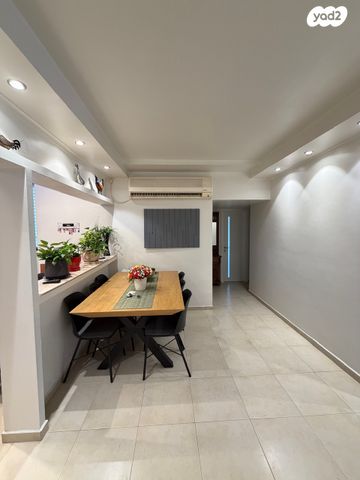 דירה, מאירוב, מחנה יהודה, פתח תקווה