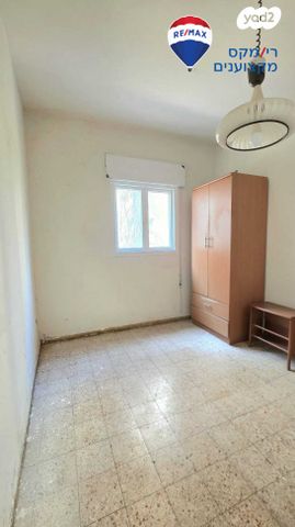 דירה, הרב הרצוג, רמב"ם, חדרה