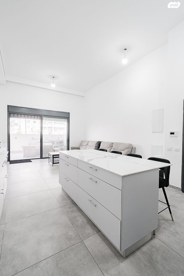 דירת גן, יצחק שמיר, נווה שרון / שער העיר, נתיבות