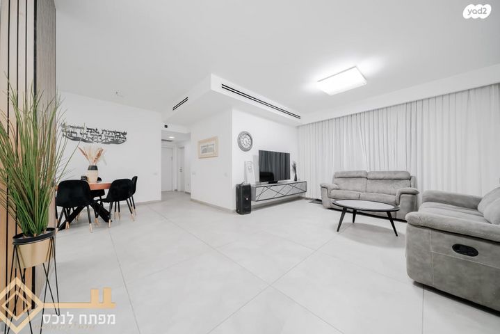 דירת גן, אריאל שרון, נווה שרון / שער העיר, נתיבות