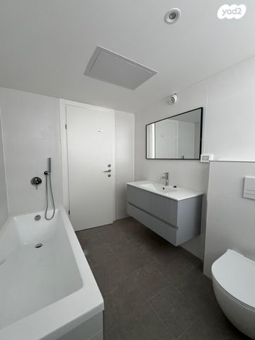 דירה, אורי אלמוג, קרית רבין, חולון