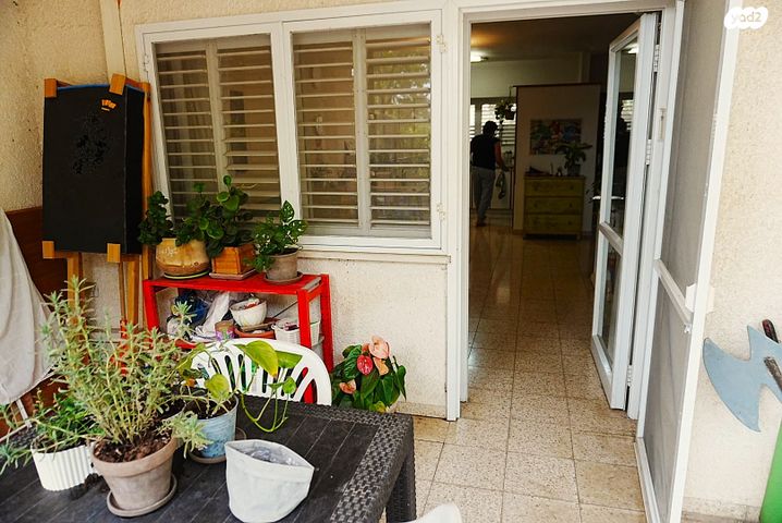 דירת גן, גבת