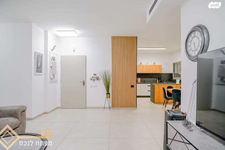 דירת גן, אריאל שרון, נווה שרון / שער העיר, נתיבות