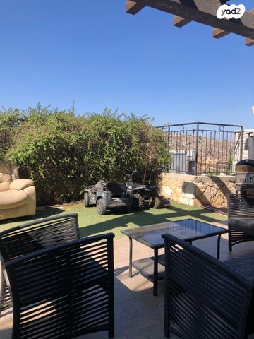 דו משפחתי, בית אריה / עופרים